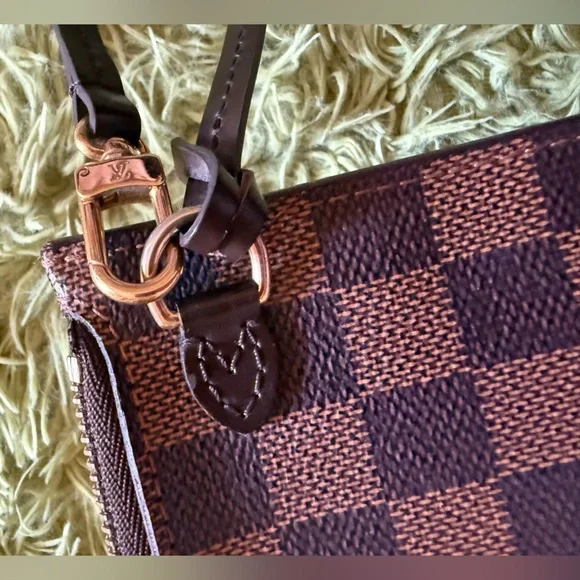 Louis Vuitton Damier Neverfull POUCH ONLY - Picture 3 of 13